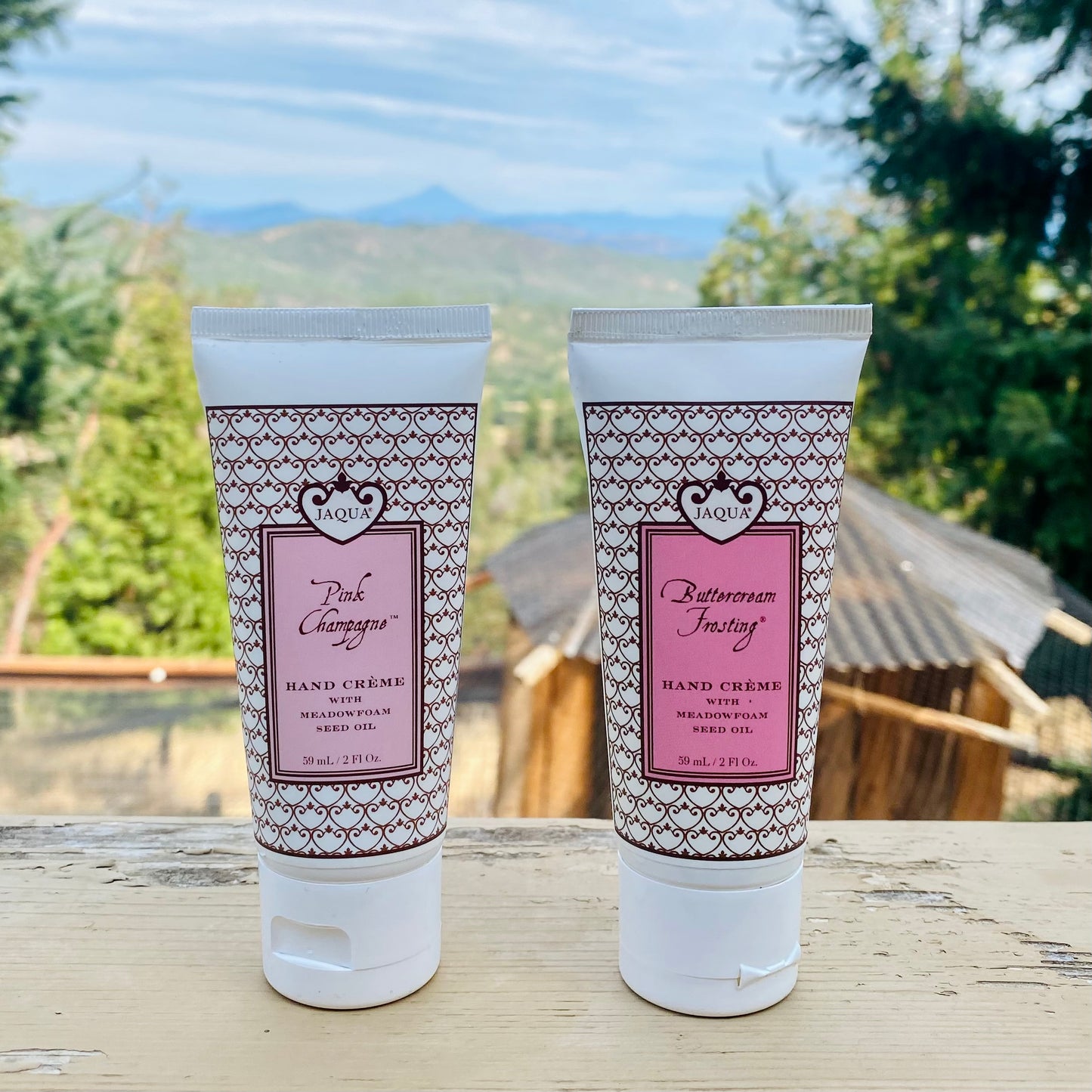 Crema para manos con color champán rosado